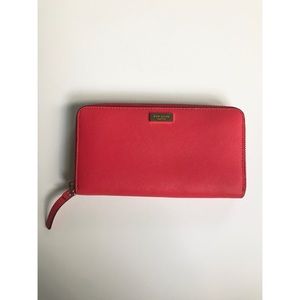 [SOLD{ Kate Spade Talla Laurel Way Travel Wallet